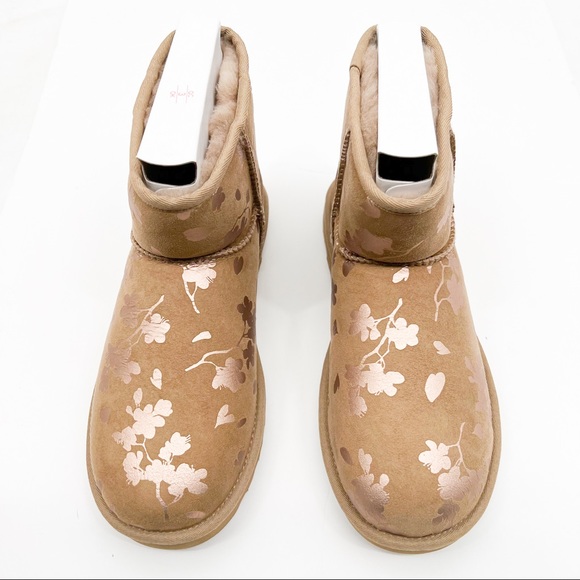 UGG CLASSIC MINI FLORAL FOIL BOOTS- Color AMPHORA - Picture 3 of 12